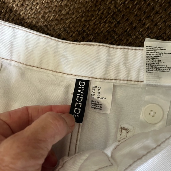 H&M DIVIDED White High Rise Super Wide Leg Utility Cargo Jeans Sz US 10 - Picture 3 of 6